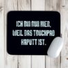 Schwarzes Mauspad mit lustigem Büro-Spruch und weißer Computermaus