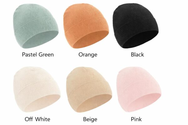 Sechs Farben der Babymütze: Pastellgrün, Orange, Schwarz, Off-White, Beige und Pink