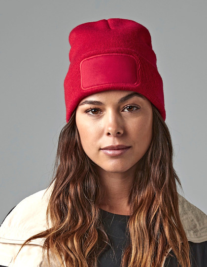 Bordeauxfarbene Patch Beanie mit rechteckigem Patchfeld zur individuellen Bestickung